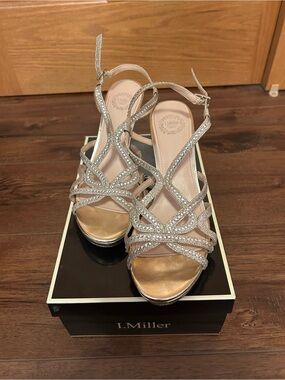 Women's Rhinestone Strappy Heels in Gold
